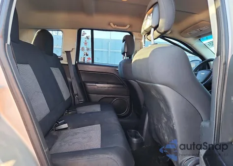 2010 Jeep Compass Sport z USA, uszkodzony, nr VIN 1J4NF4FB1AD649475